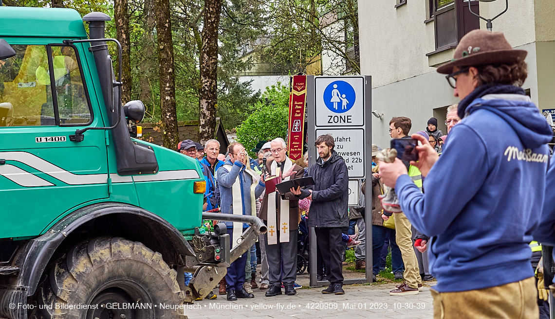 01.05.2023 - Maibaumaufstellung in Berg am Laim